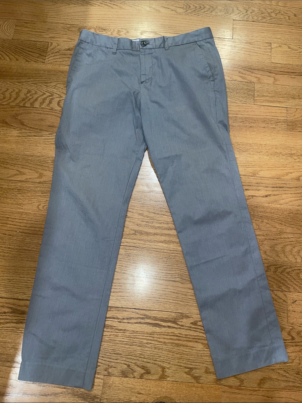 Men’s Tailored GAP Khakis micro check pattern in gray- Straight Leg